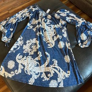 Honeyme size medium bell sleeve dress